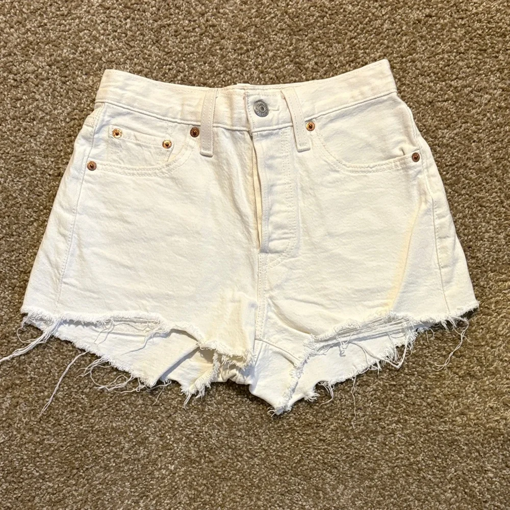 Levi's Women's White Jean Shorts - Picture 1 of 5